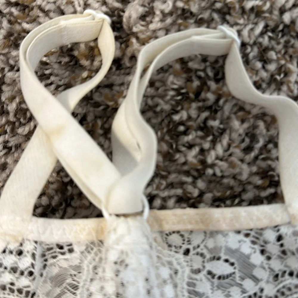 Vs pink lace bras 2 - Picture 6 of 10